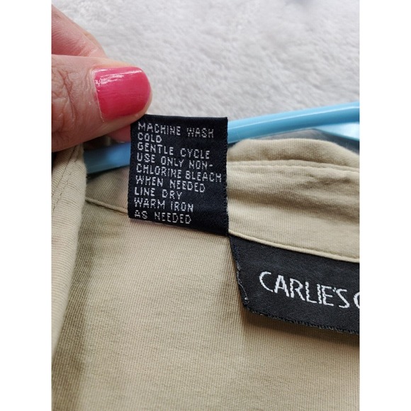 Carlie’s Court Shirt Women Medium Tan Embroidered Floral Slit Collar Button Down - Picture 8 of 8